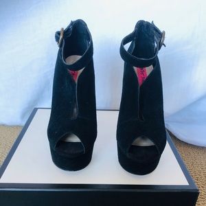 Betsey Johnson heels platform peptoe